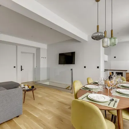 168 M - Superbe A פריז