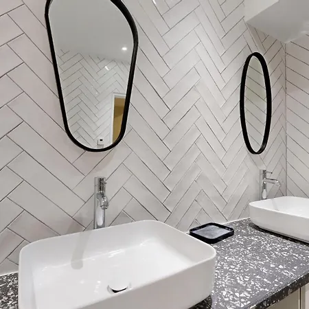 168 M - Superbe A פריז