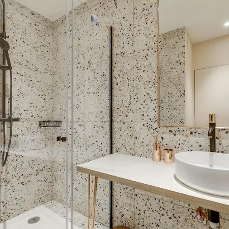 168 M - Superbe A פריז